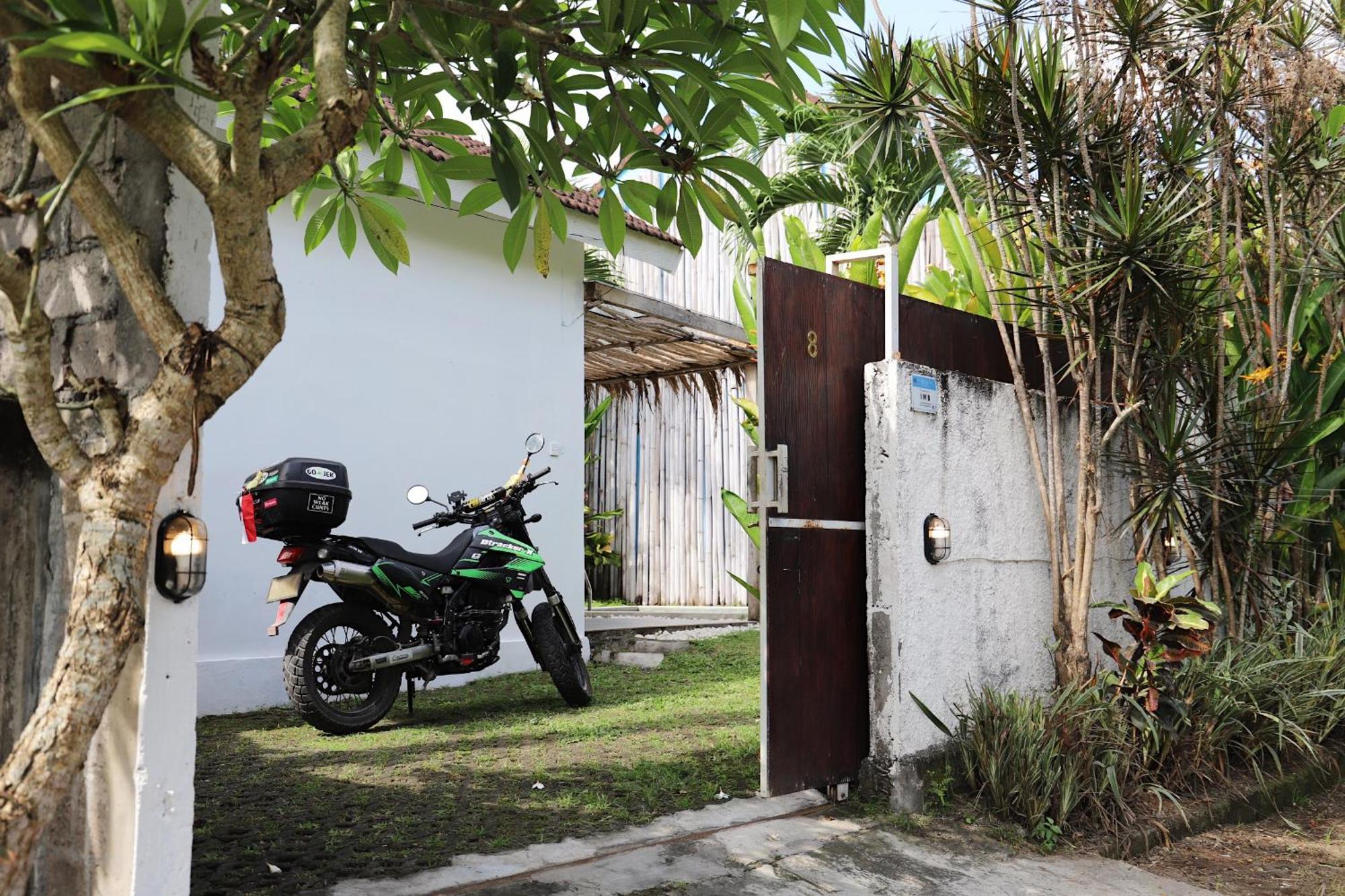 Villa With Private Pool Near Canggu *